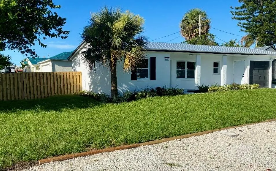 2324 NE Pine Ridge Street Jensen Beach, FL 34957