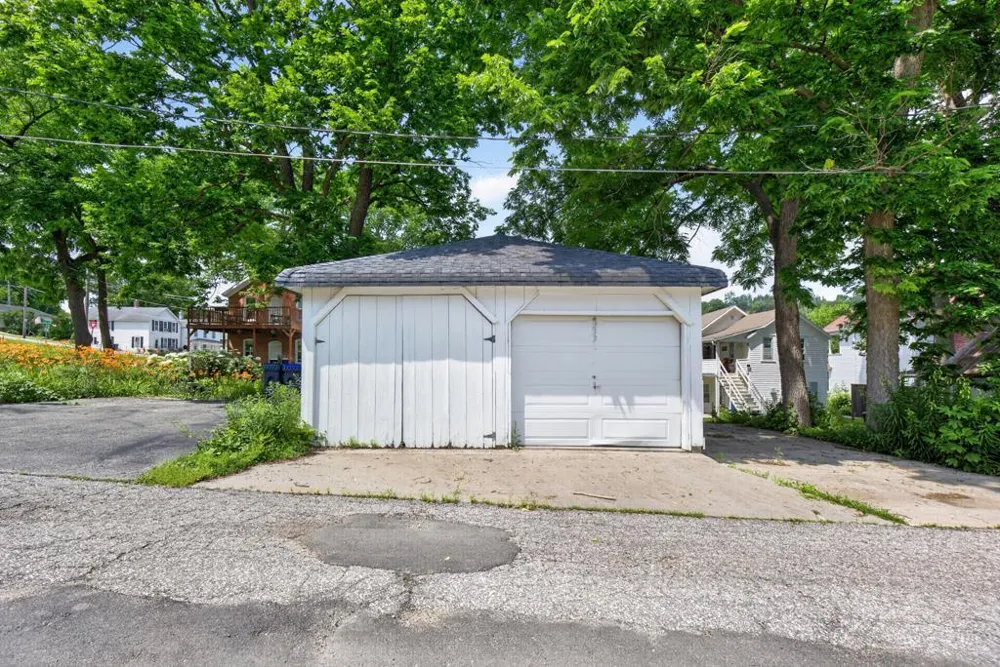 105 Kenilworth Avenue Lanesboro, MN 55949