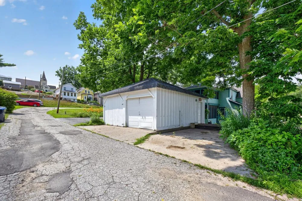 105 Kenilworth Avenue Lanesboro, MN 55949