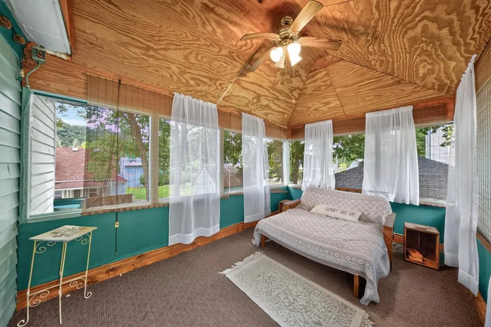 105 Kenilworth Avenue Lanesboro, MN 55949