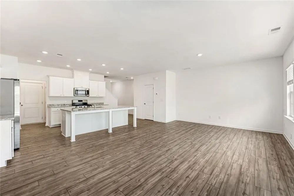 649 Isom Walk Suwanee, GA 30024