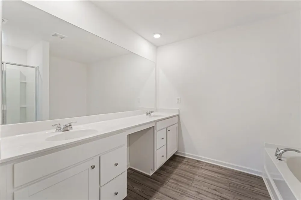 649 Isom Walk Suwanee, GA 30024