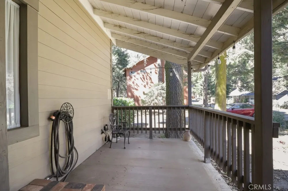 21645 Jobs Peak Road Cedarpines Park, CA 92322