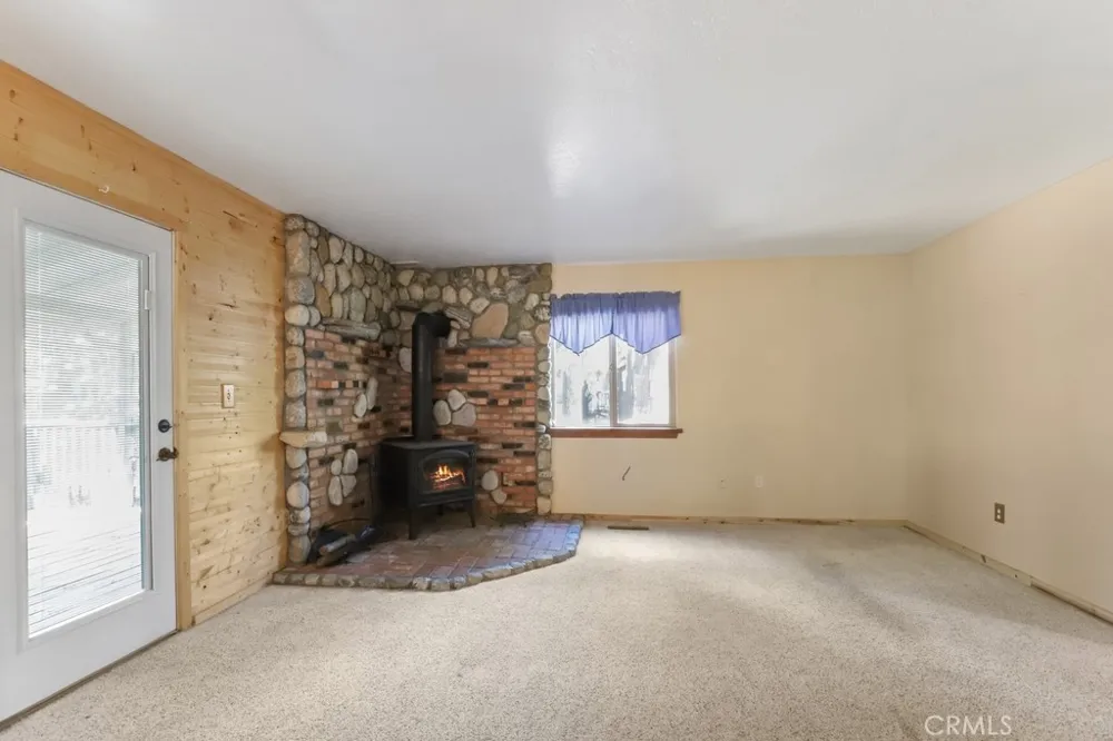 21645 Jobs Peak Road Cedarpines Park, CA 92322