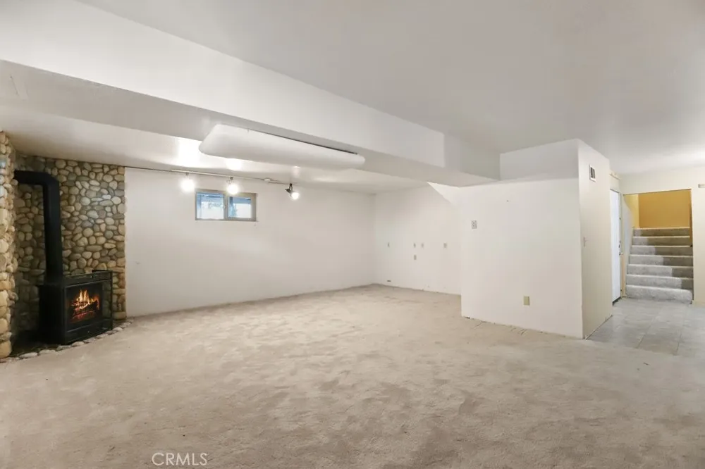 21645 Jobs Peak Road Cedarpines Park, CA 92322