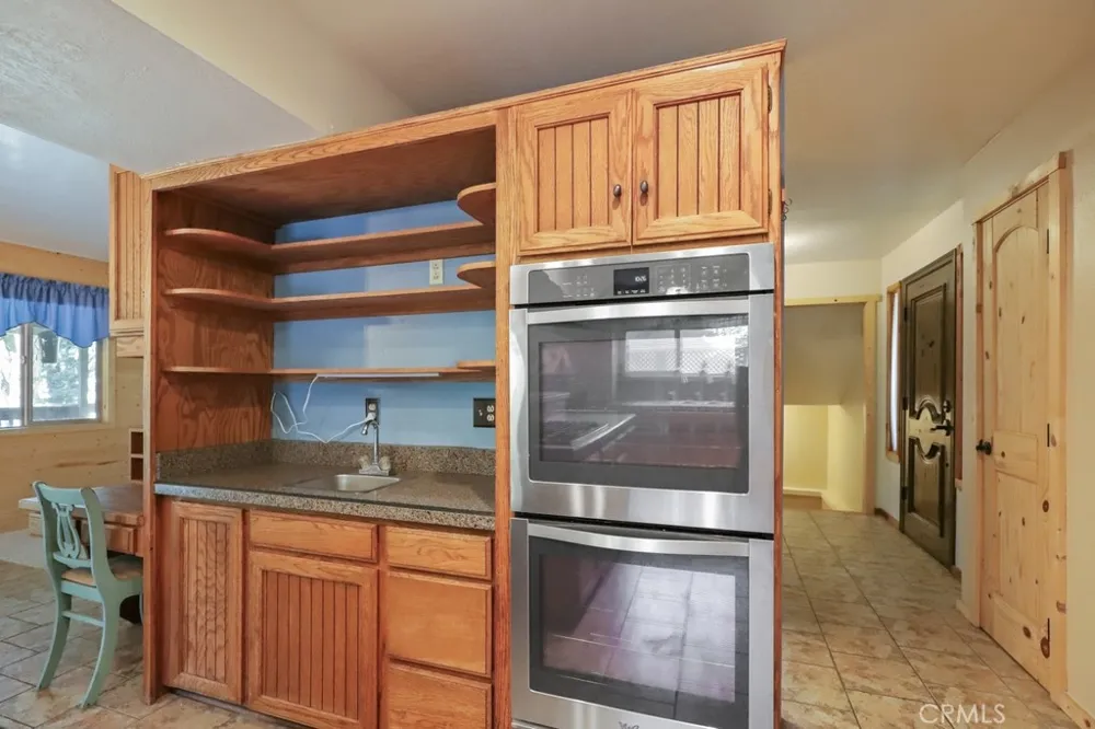 21645 Jobs Peak Road Cedarpines Park, CA 92322