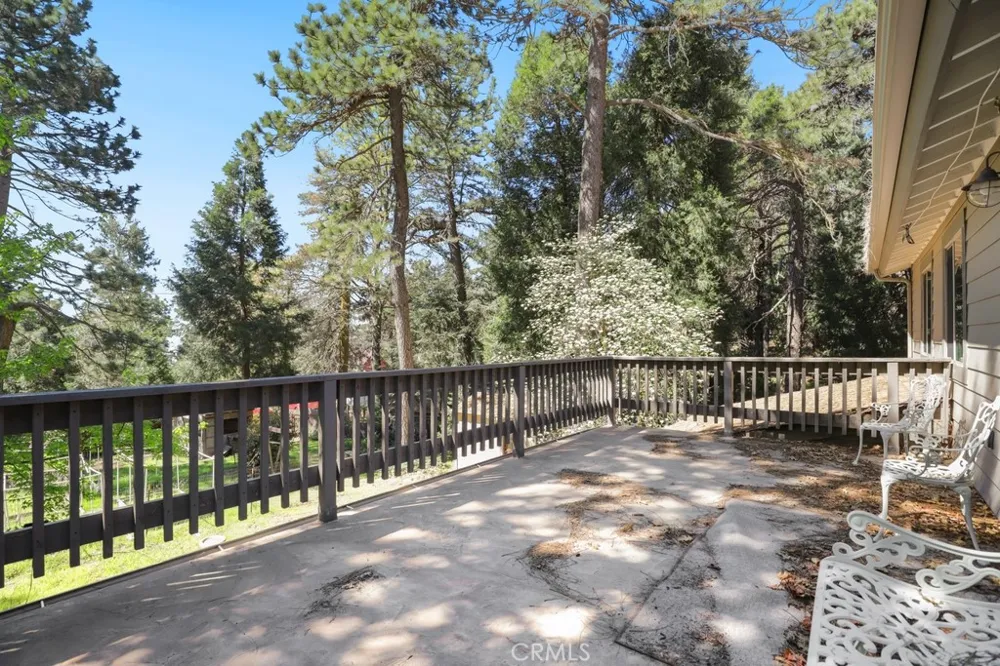 21645 Jobs Peak Road Cedarpines Park, CA 92322