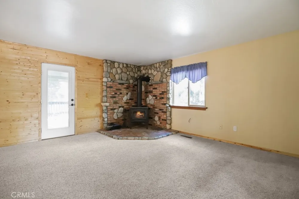 21645 Jobs Peak Road Cedarpines Park, CA 92322