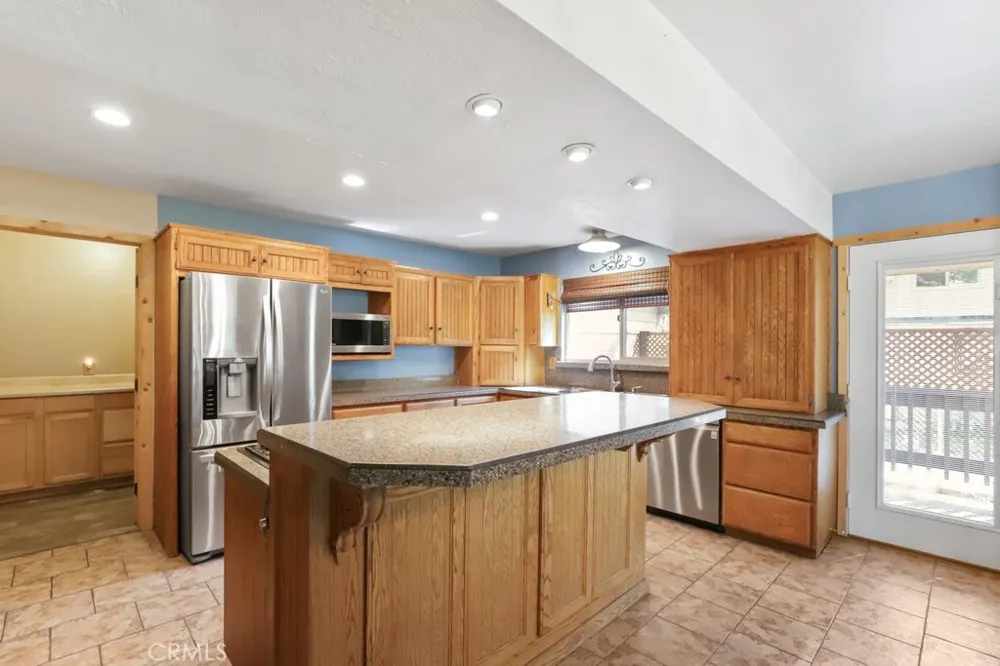 21645 Jobs Peak Road Cedarpines Park, CA 92322