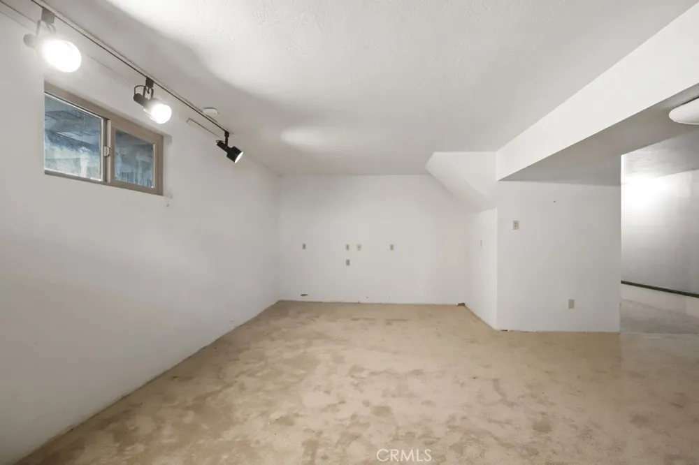 21645 Jobs Peak Road Cedarpines Park, CA 92322