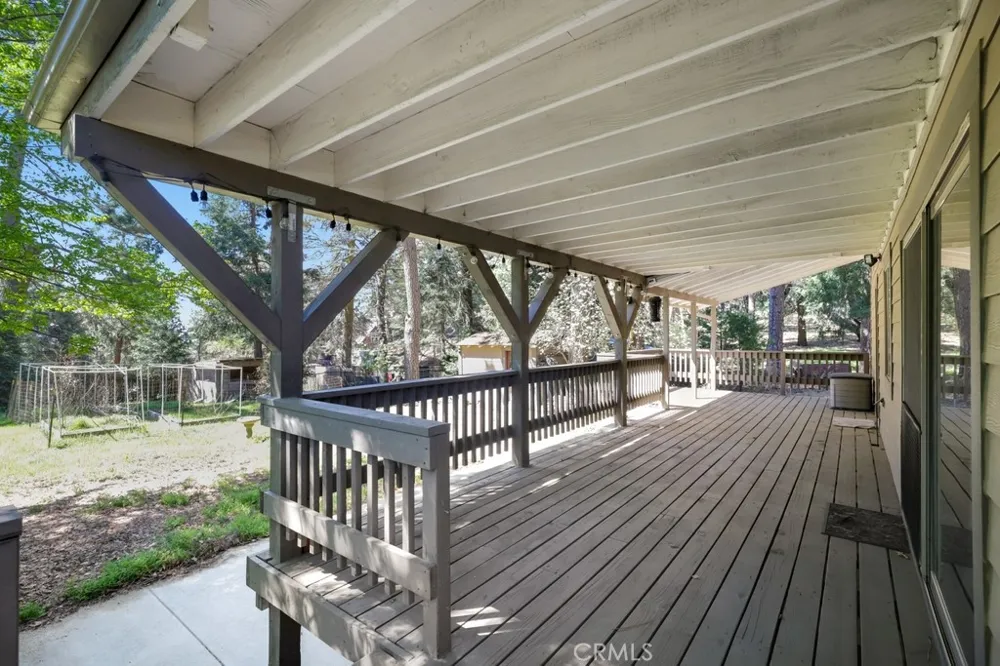 21645 Jobs Peak Road Cedarpines Park, CA 92322