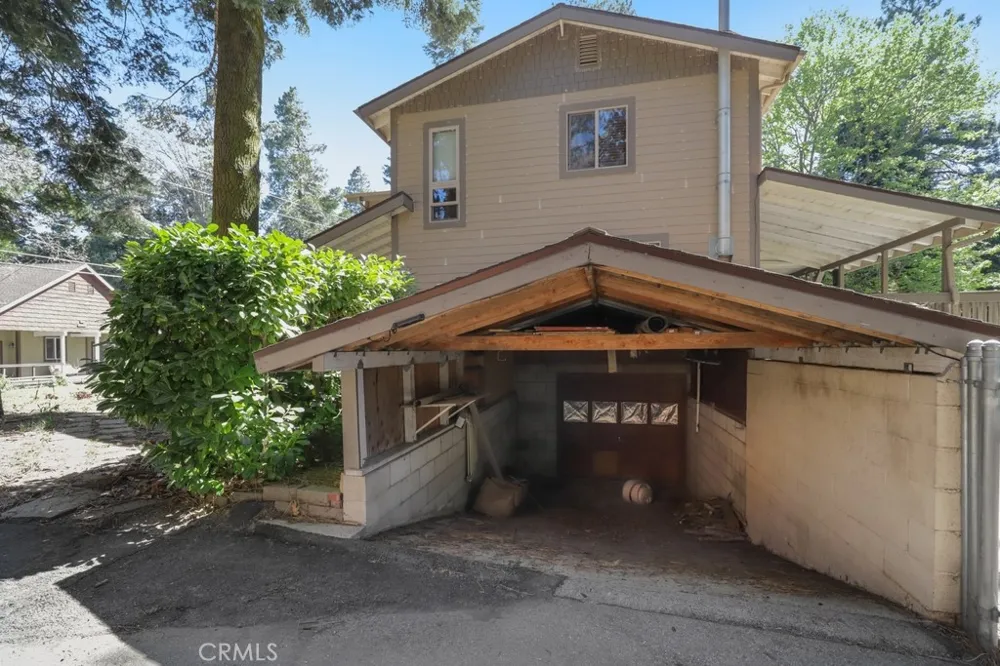21645 Jobs Peak Road Cedarpines Park, CA 92322