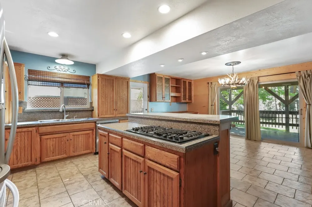 21645 Jobs Peak Road Cedarpines Park, CA 92322