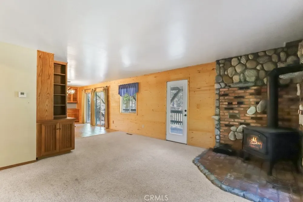 21645 Jobs Peak Road Cedarpines Park, CA 92322