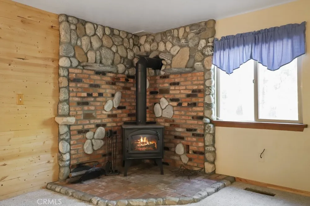 21645 Jobs Peak Road Cedarpines Park, CA 92322
