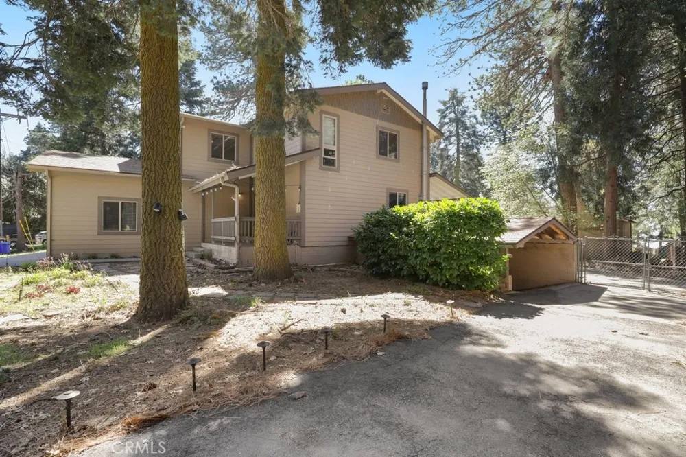 21645 Jobs Peak Road Cedarpines Park, CA 92322