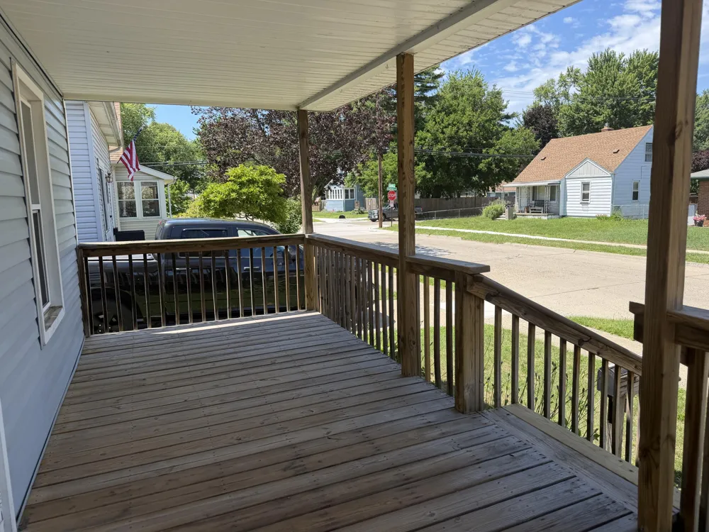 1422 E Granet Avenue Hazel Park, MI 48030