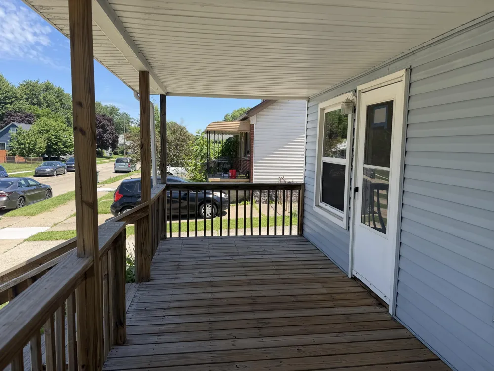 1422 E Granet Avenue Hazel Park, MI 48030