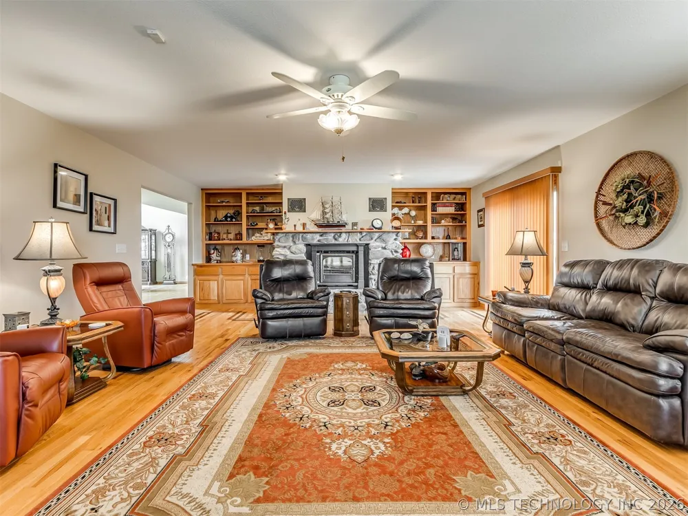 19190 Valley View Lane Catoosa, OK 74015