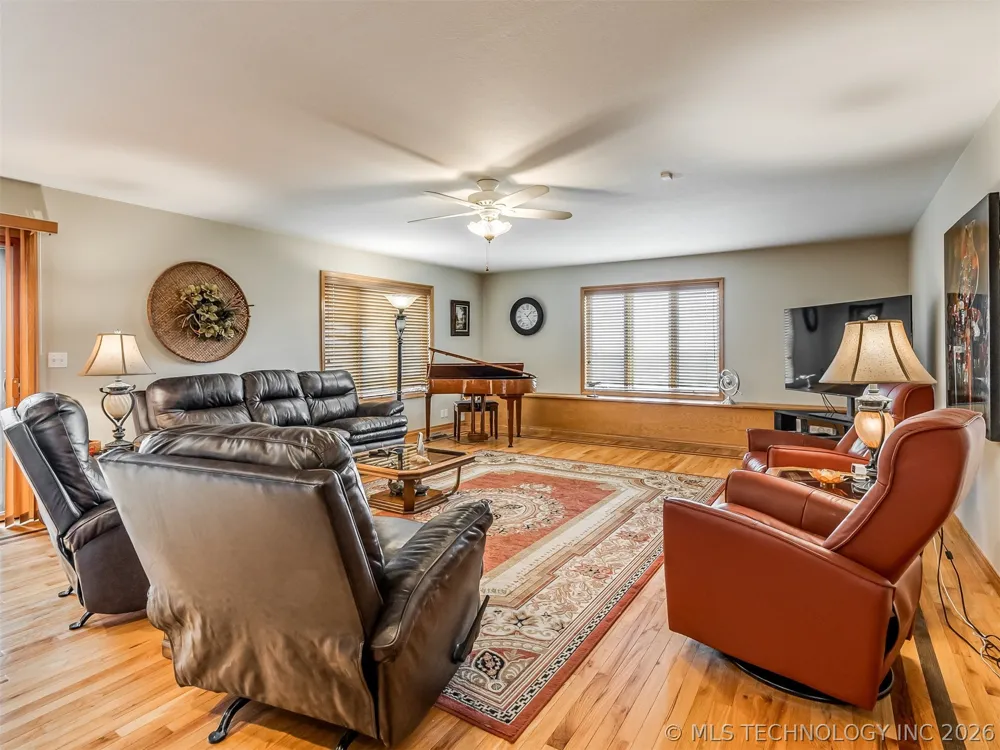 19190 Valley View Lane Catoosa, OK 74015