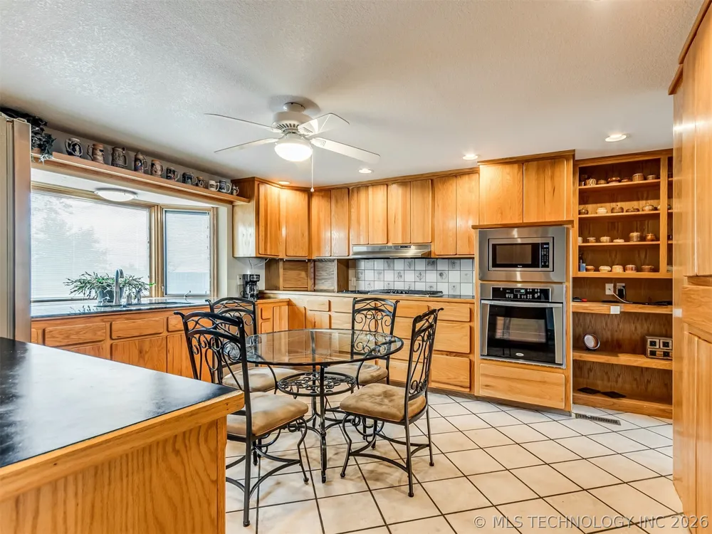 19190 Valley View Lane Catoosa, OK 74015