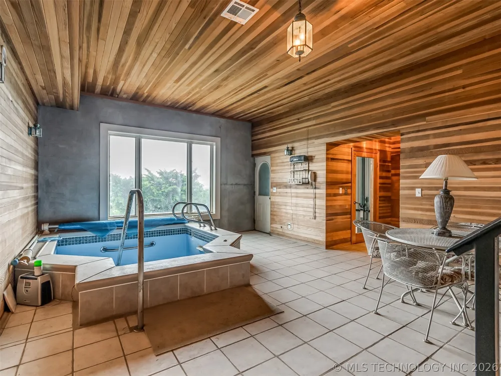 19190 Valley View Lane Catoosa, OK 74015
