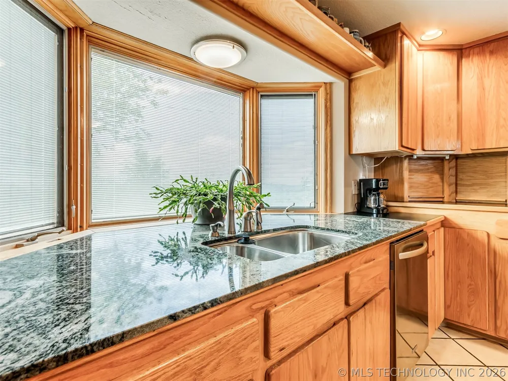 19190 Valley View Lane Catoosa, OK 74015