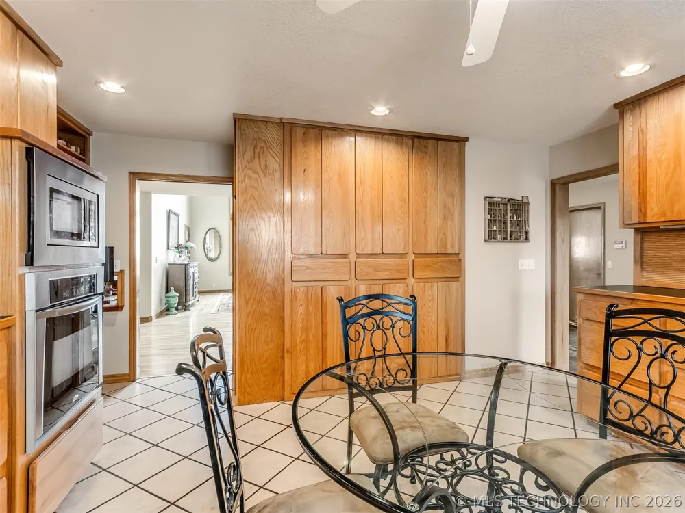 19190 Valley View Lane Catoosa, OK 74015