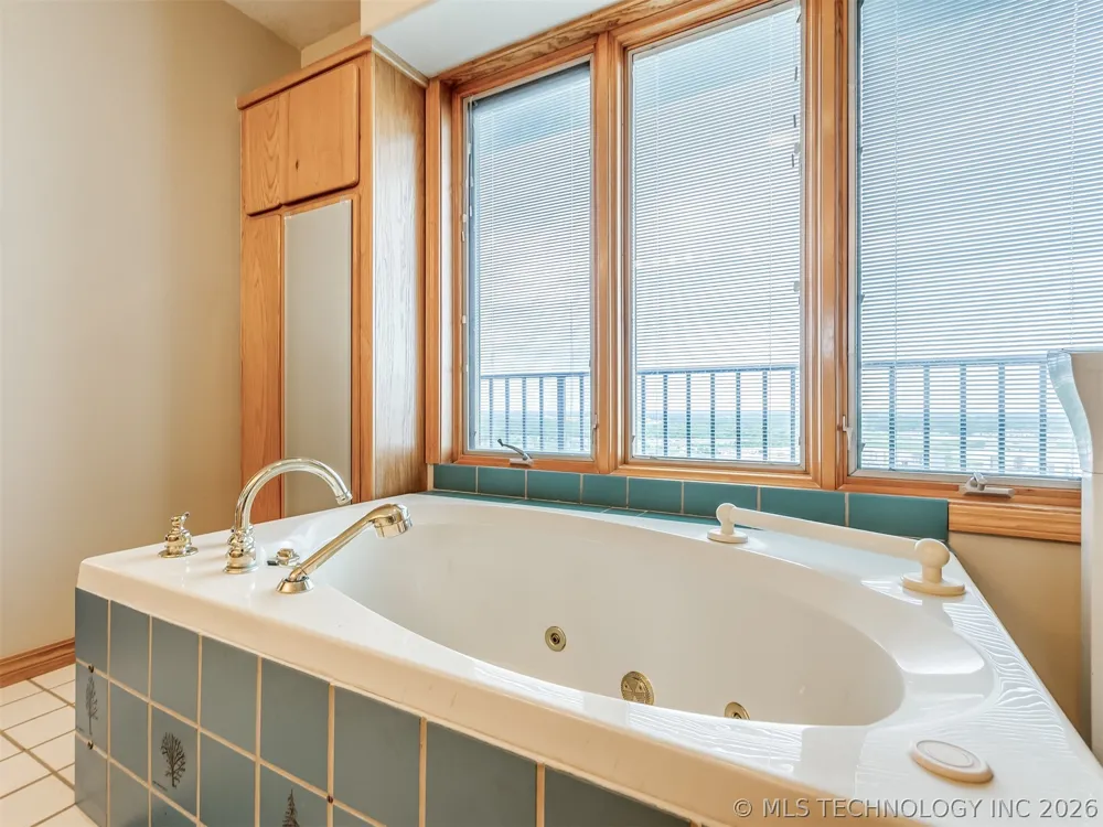 19190 Valley View Lane Catoosa, OK 74015
