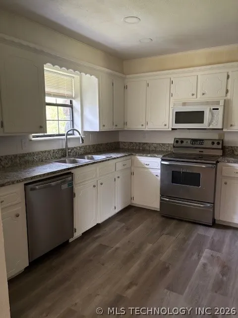 196 Elm Drive Pryor, OK 74361