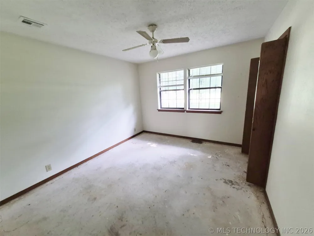 196 Elm Drive Pryor, OK 74361