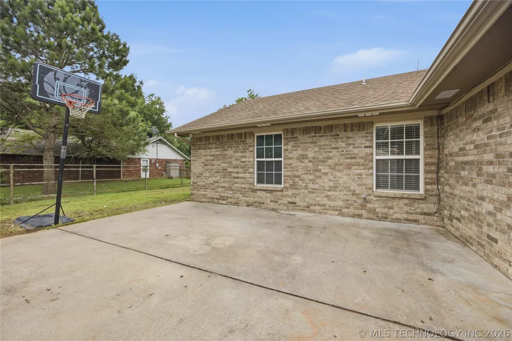 108 W Division Street Oktaha, OK 74450