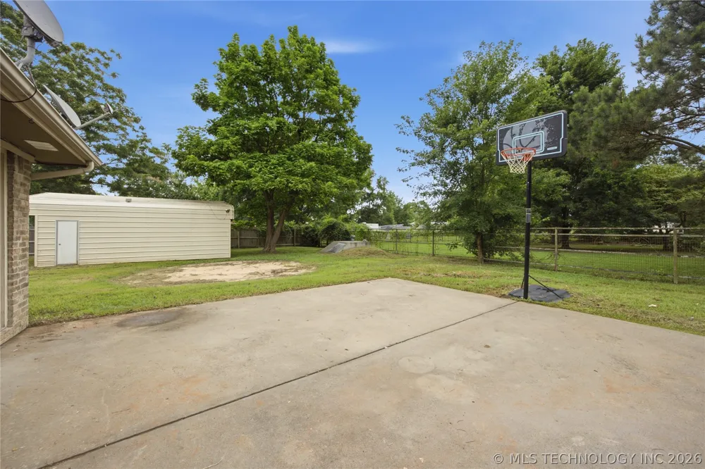 108 W Division Street Oktaha, OK 74450