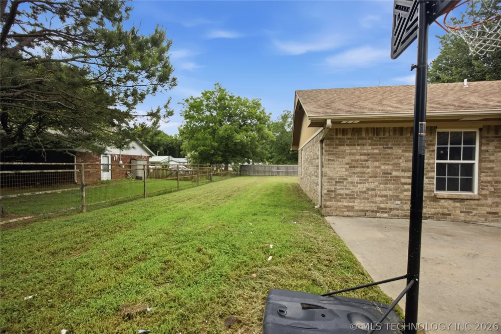 108 W Division Street Oktaha, OK 74450