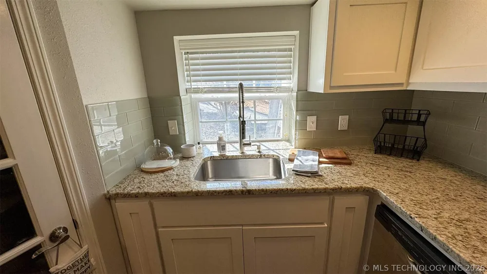 4157 W Roadrunner Drive Hulbert, OK 74441