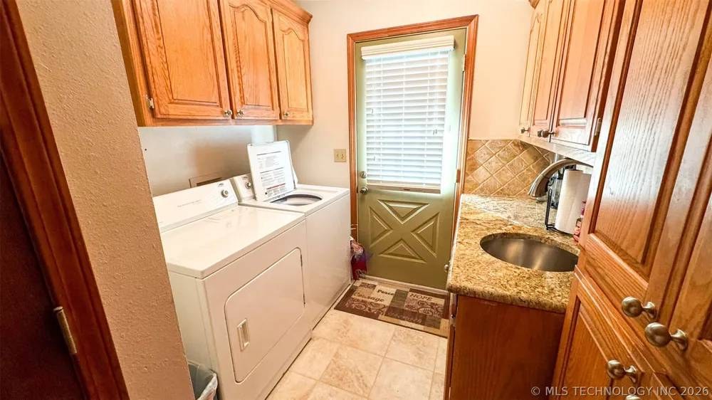 4157 W Roadrunner Drive Hulbert, OK 74441