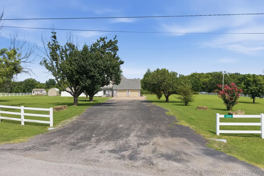 29945 S River Ridge Drive Catoosa, OK 74015