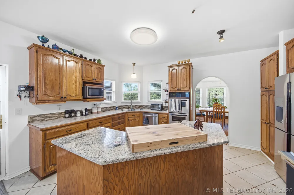 29945 S River Ridge Drive Catoosa, OK 74015