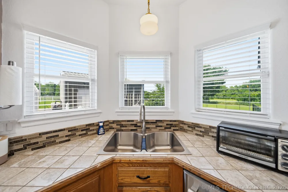 29945 S River Ridge Drive Catoosa, OK 74015