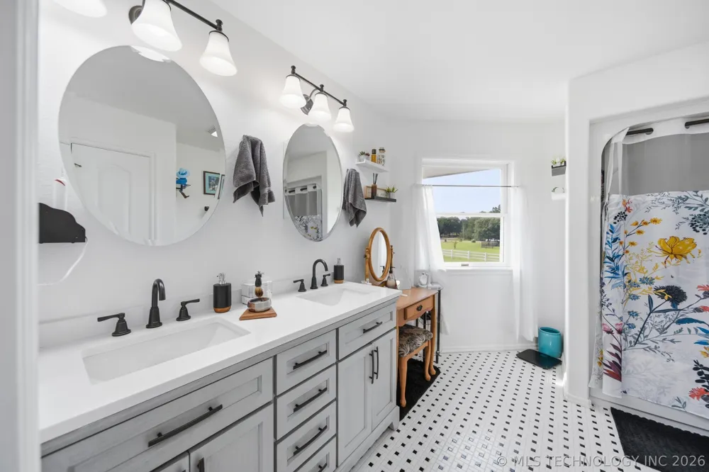 29945 S River Ridge Drive Catoosa, OK 74015