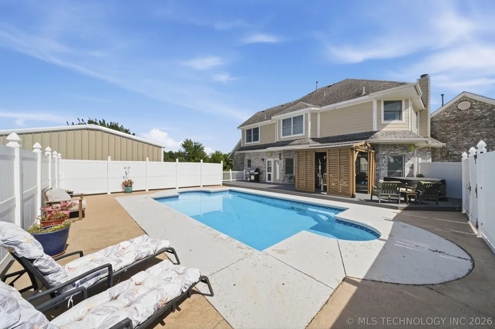 29945 S River Ridge Drive Catoosa, OK 74015