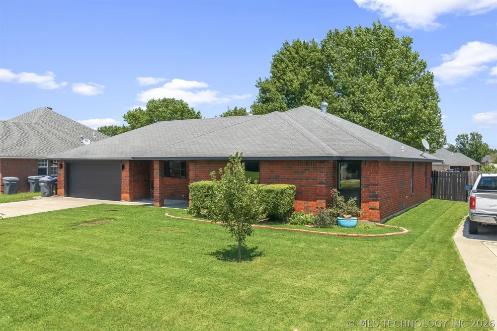 1604 Southern Hills Ardmore, OK 73401