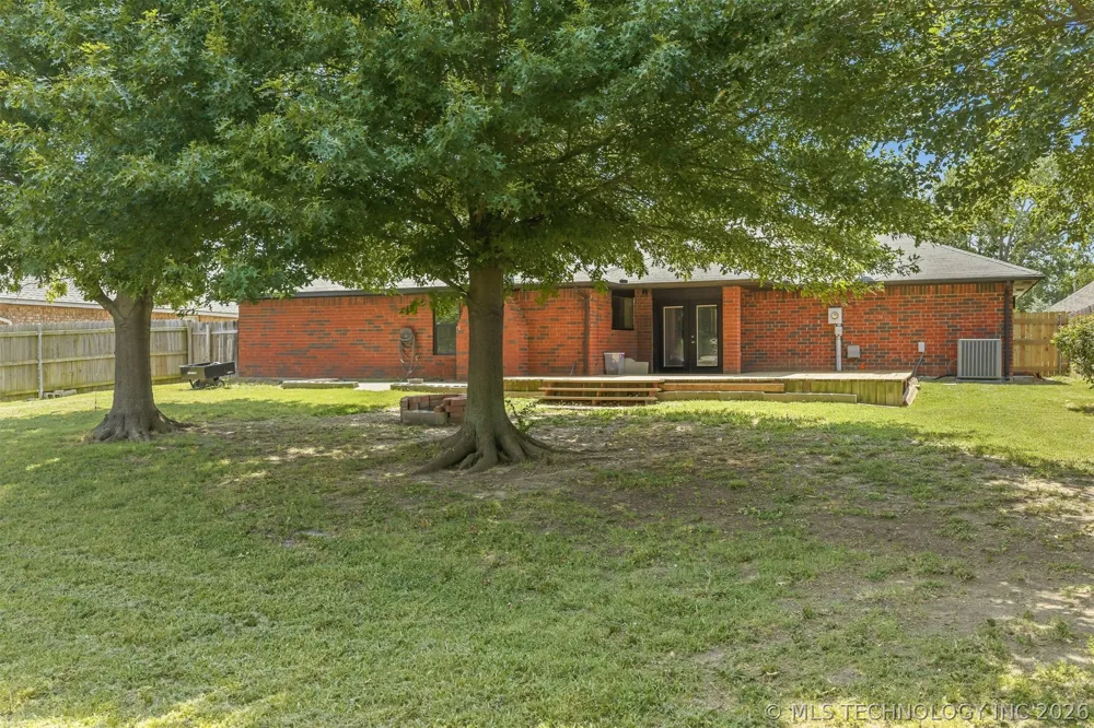 1604 Southern Hills Ardmore, OK 73401