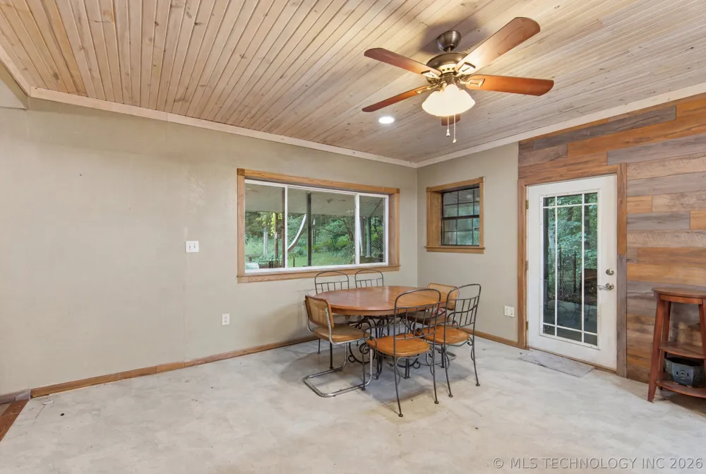 8049 Highway 10 Tahlequah, OK 74464