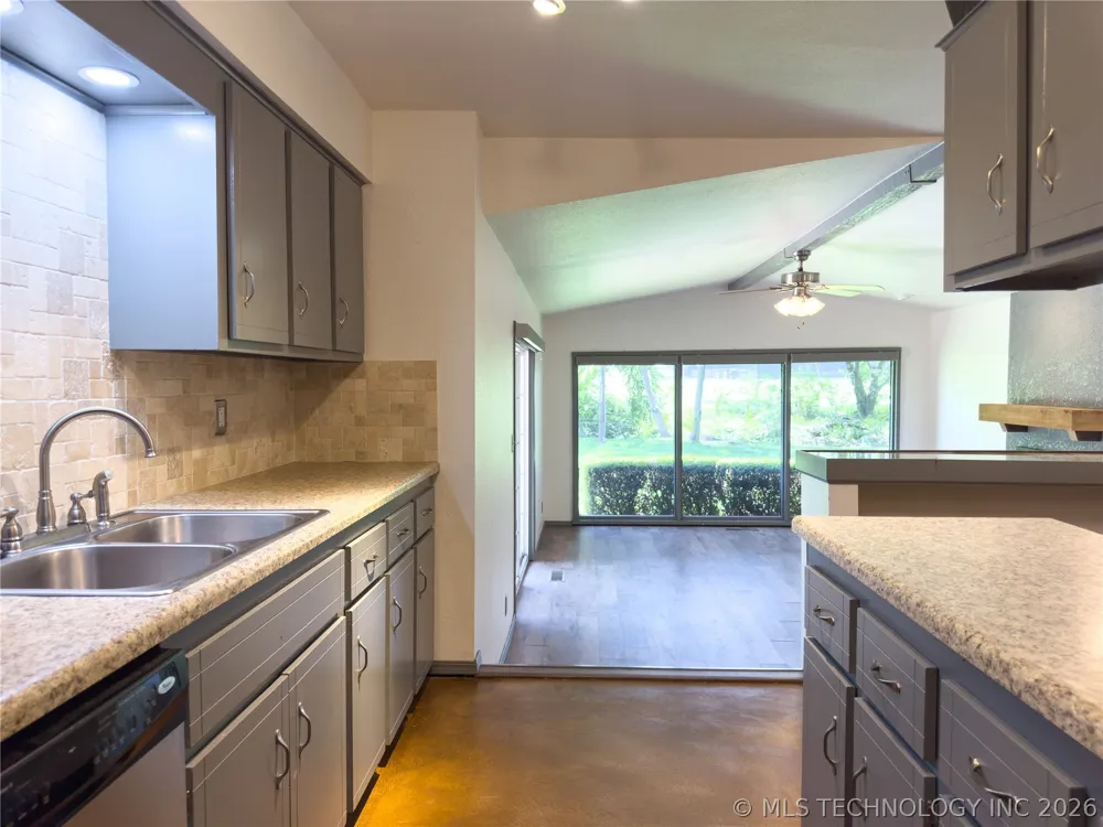15921 E 131st Street S #2 Broken Arrow, OK 74011