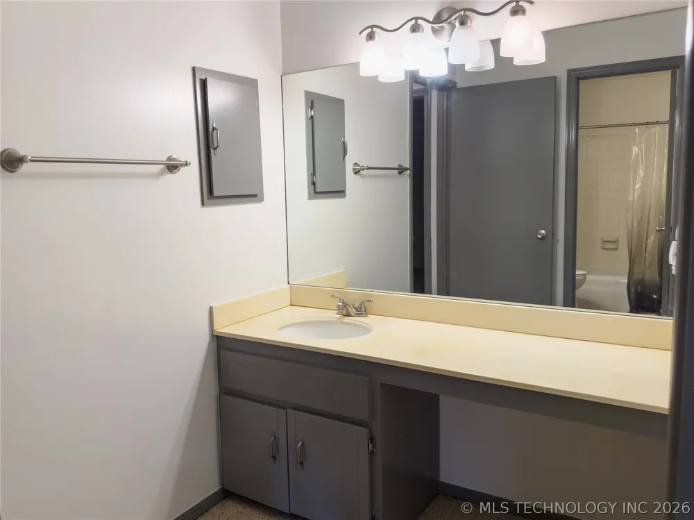 15921 E 131st Street S #2 Broken Arrow, OK 74011