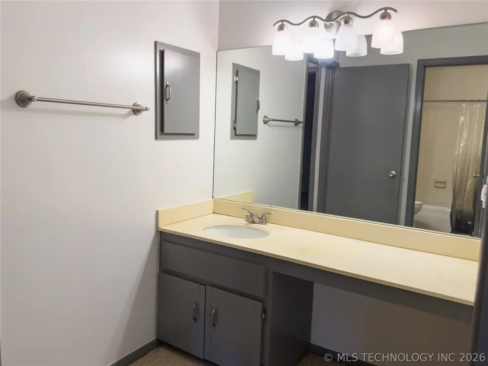 15921 E 131st Street S #2 Broken Arrow, OK 74011