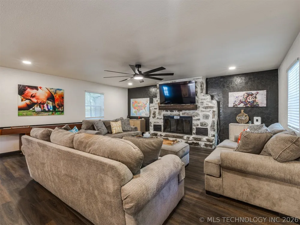 11 Port Duncan Afton, OK 74331