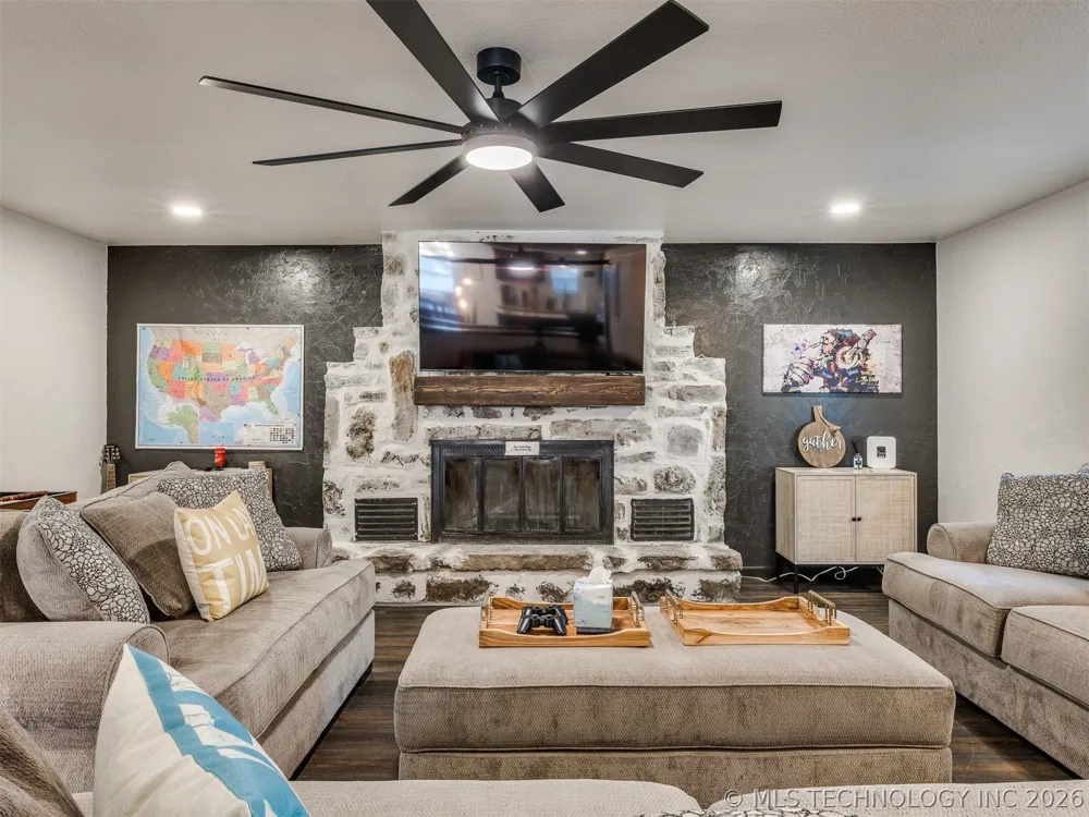 11 Port Duncan Afton, OK 74331
