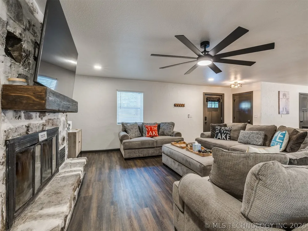 11 Port Duncan Afton, OK 74331